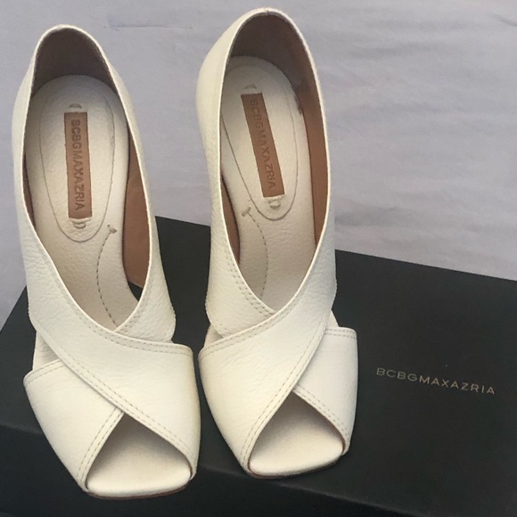 BCBG MAXAZRIA  NEVER BEEN WORN  wedge - Picture 2 of 12